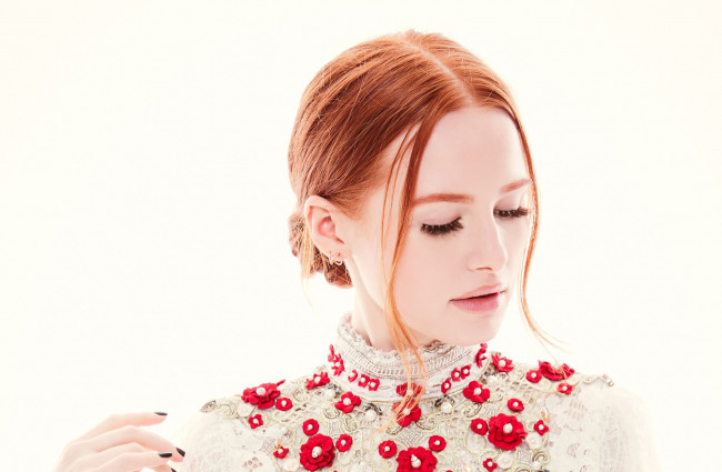 Обои картинки фото девушки, madelaine petsch, блузка, лицо, рыжая