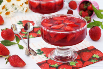 Картинка еда мороженое +десерты жиле ягоды клубника