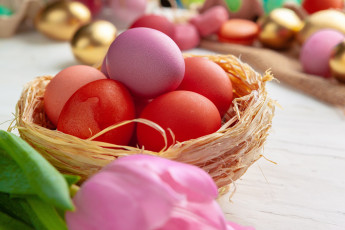 Картинка праздничные пасха праздник яйца корзинка тюльпаны