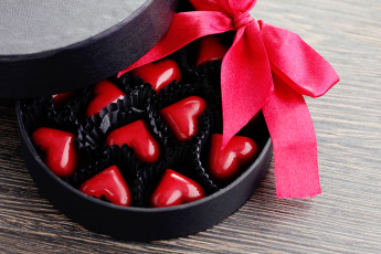 Картинка еда конфеты +шоколад +мармелад +сладости коробка бант сердечки