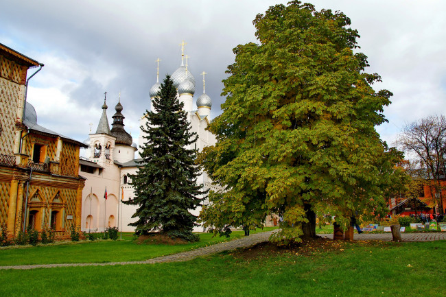 Обои картинки фото города, - православные церкви,  монастыри, россия, храм, газон, ели, лето