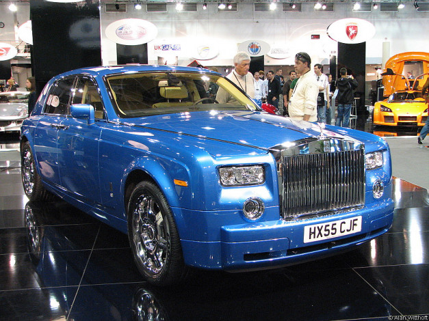 Обои картинки фото rolls, royce, phantom, автомобили, выставки, уличные, фото