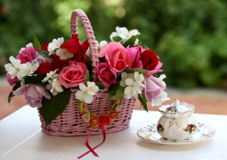 Картинка цветы букеты композиции корзинка фарфор жасмин розы