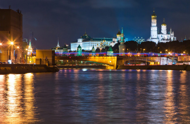 Обои картинки фото города, москва , россия, ночь, москва, кремль, река, дома