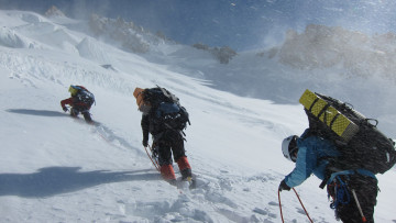 Картинка спорт экстрим метель альпинизм восхождение горы небо эверест вершина снег