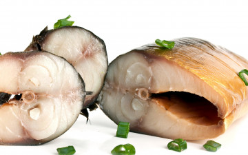 Картинка еда рыбные+блюда +с+морепродуктами скумбрия лук ломтики