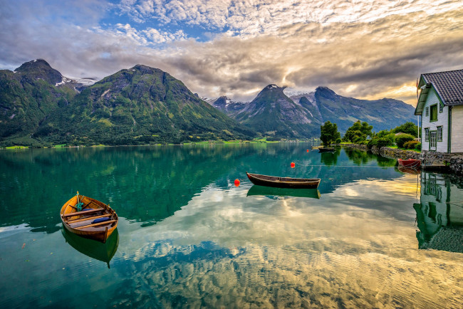 Обои картинки фото корабли, лодки,  шлюпки, oppstrynsvatn, lake, norway, норвегия, горы, hjelledalen, озеро