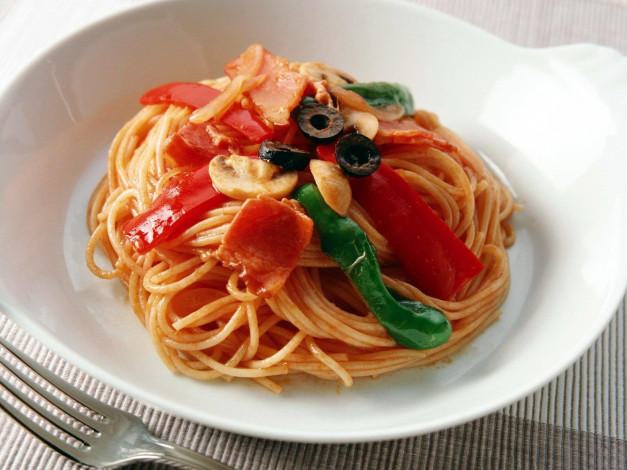 Обои картинки фото еда, макаронные блюда, паста, спагетти, макароны, перец