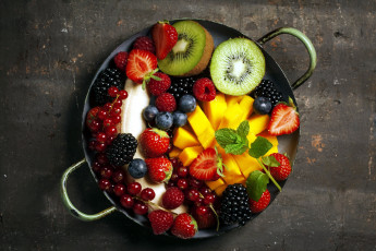 Картинка еда фрукты +ягоды киви смородина ежевика клубника