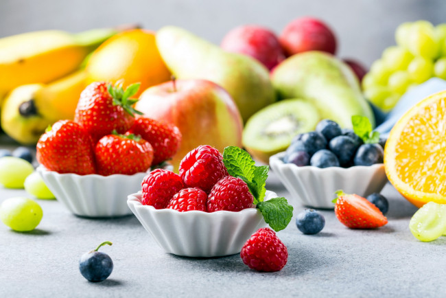 Обои картинки фото еда, фрукты,  ягоды, клубника, малина, груши