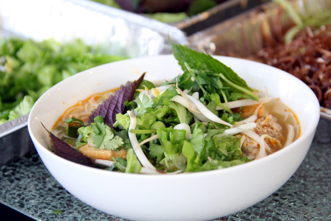 Обои картинки фото еда, салаты,  закуски, вьетнамская, кухня, салат