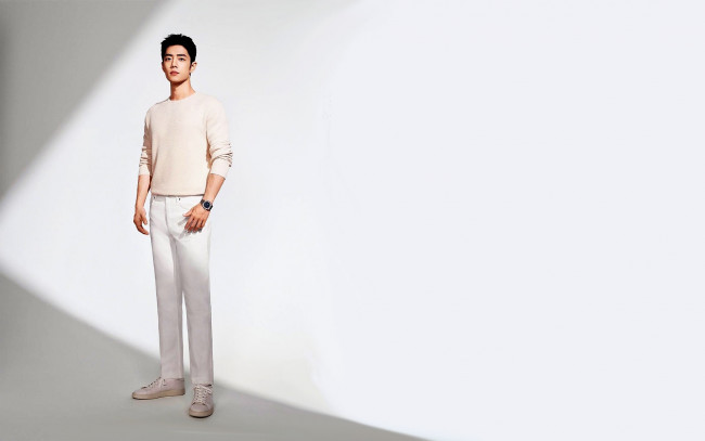 Обои картинки фото мужчины, xiao zhan, актер, свитер, часы, свет