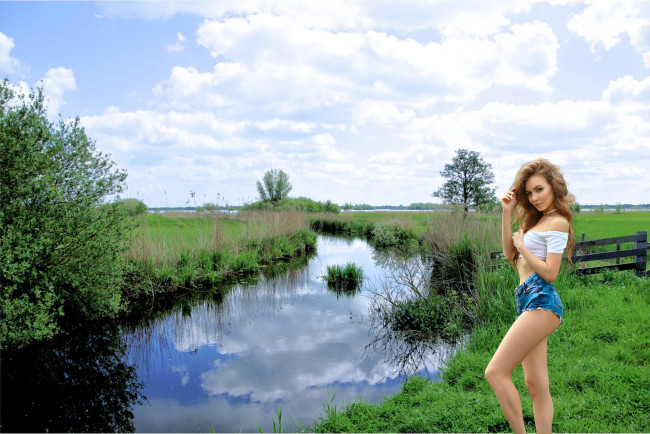 Обои картинки фото девушки, катерина крестинина , катя халперт, река, лето, шорты, топ