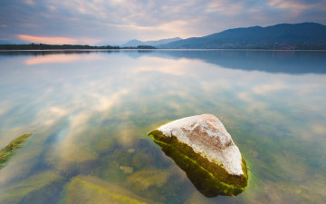 Картинка природа реки озера italy италия озеро камень горы горизонт
