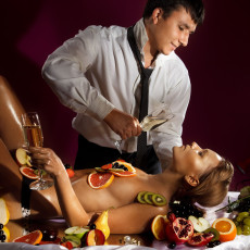 Картинка разное мужчина+женщина фрукты девушка парень шампанское