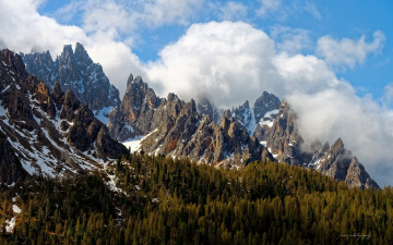 Картинка природа горы италия лес облака небо весна доломитовые альпы скалы пики