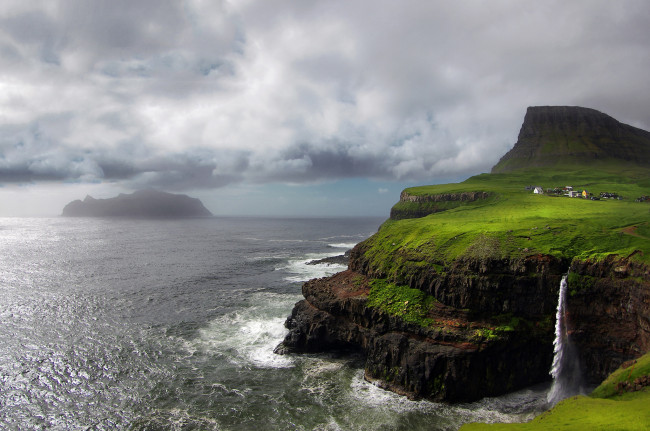 Обои картинки фото природа, побережье, фарерские, острова, остров, гора, атлантический, океан, водопад, скалы