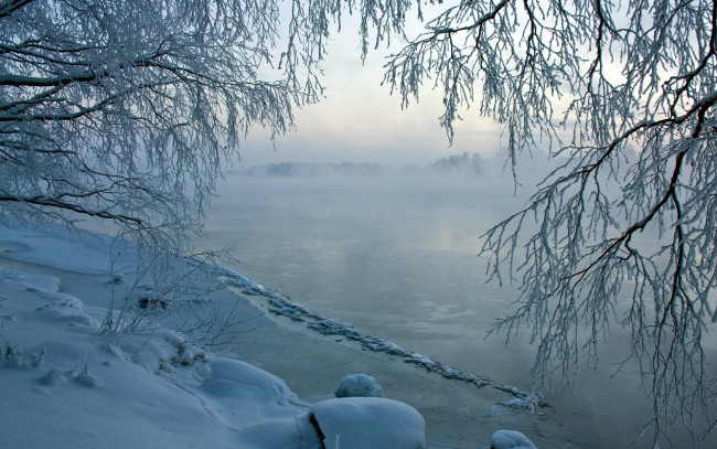 Обои картинки фото природа, зима, река, берег, ветки, иней, снег