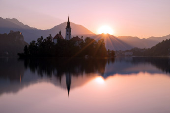 Картинка города блед+ словения озеро горы закат отражение