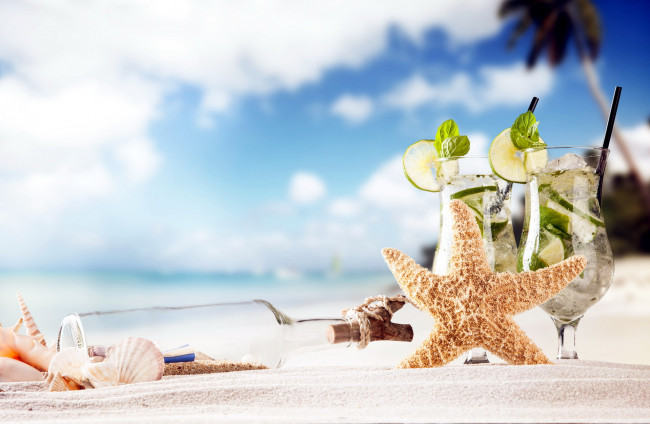 Обои картинки фото еда, напитки,  коктейль, морская, пляж, бутылка, ракушки, звезда