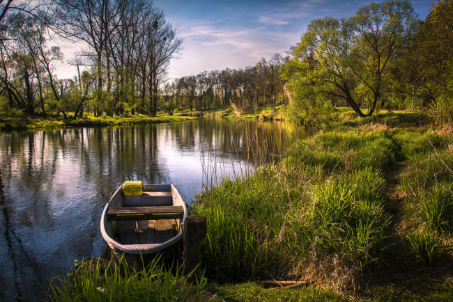Обои картинки фото корабли, лодки,  шлюпки, река, лодка, деревья, пейзаж
