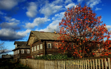 Картинка города здания дома избы яркие краски осень