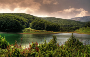 Картинка mavrovo lake macedonia природа реки озера тучи панорама озеро леса