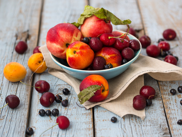 Обои картинки фото еда, фрукты, ягоды, нектарин, абрикос, смородина, черешня