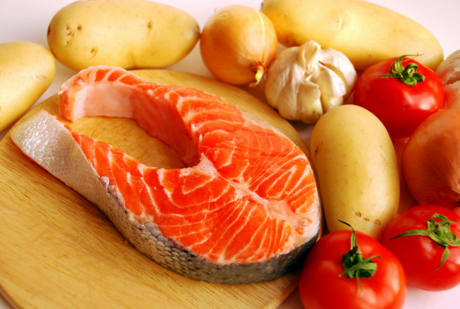 Обои картинки фото еда, рыба, морепродукты, суши, роллы, помидоры, картофель