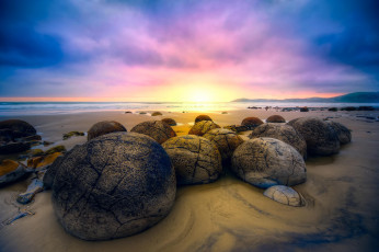Картинка природа восходы закаты океан новая зеландия песок восход небо пляж moeraki boulders валуны моераки камни