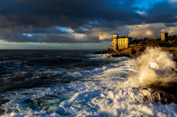 Картинка природа побережье скалы волны море италия облака замок