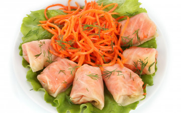 Картинка еда мясные+блюда на белом фоне голубцы с корейской морковью