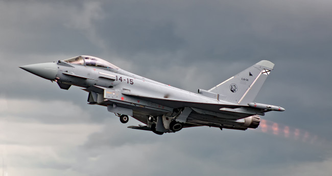 Обои картинки фото eurofighter typhoon ef2000, авиация, боевые самолёты, истребитель