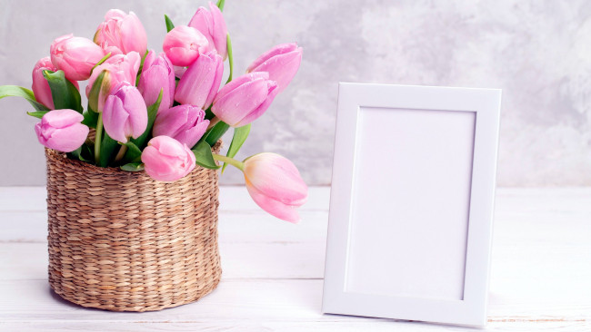 Обои картинки фото цветы, тюльпаны, рамка, ваза, бутоны