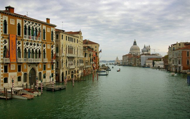 Обои картинки фото венеция, города, италия, канал, дома, гондолы, вода