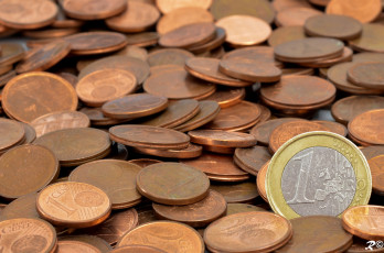 Картинка разное золото купюры монеты евро