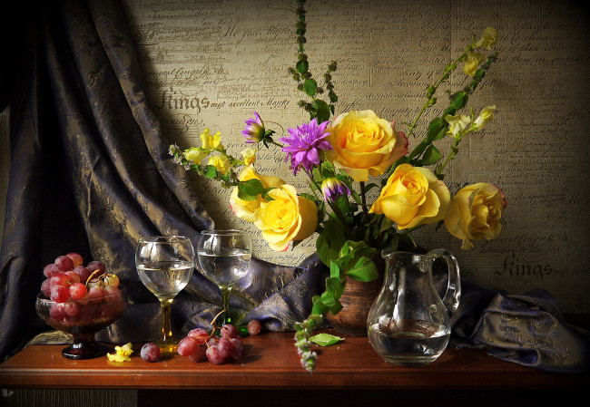 Обои картинки фото еда, натюрморт, бокалы, текстура, розы, виноград