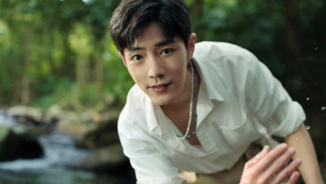 Обои картинки фото мужчины, xiao zhan, актер, рубашка, ручей