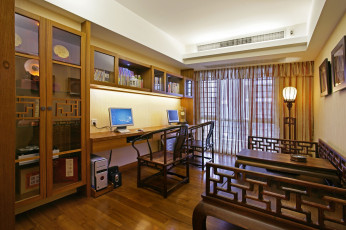 Картинка интерьер кабинет библиотека офис компютер картины полка стол стулья окно