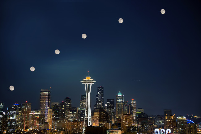 Обои картинки фото seattle, super, moon, города, сиэтл, сша, луна, ночь, огни, город
