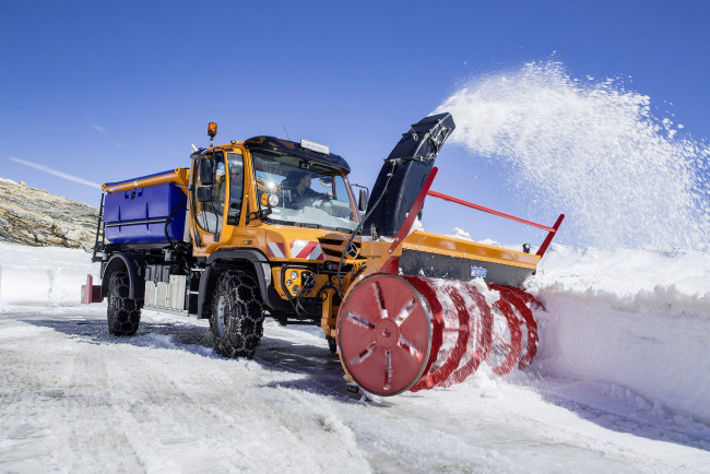 Обои картинки фото техника, снегоуборочная техника, mercedes-benz, unimog, u527, 2015г