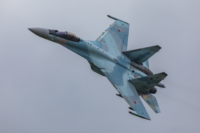 Обои картинки фото авиация, боевые самолёты, сверхманёвренный, истребитель, вкс, россии, su-35s, многоцелевой, су-35с, полёт