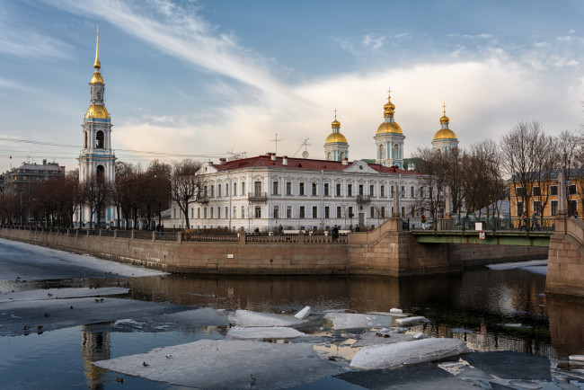 Обои картинки фото st,  nicholas naval cathedral, города, санкт-петербург,  петергоф , россия, простор