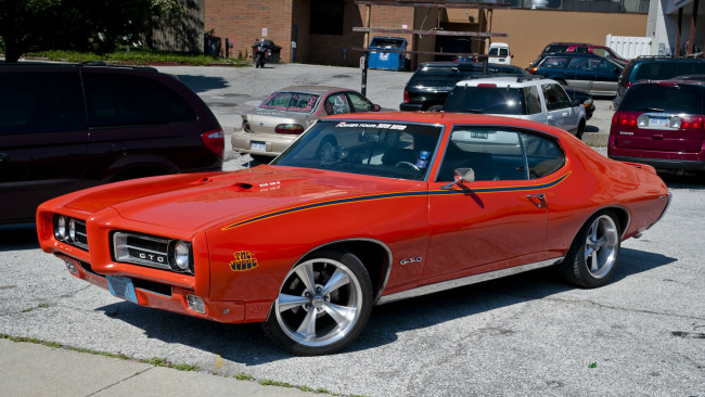 Обои картинки фото pontiac gto judge, автомобили, выставки и уличные фото, красный, стоянка