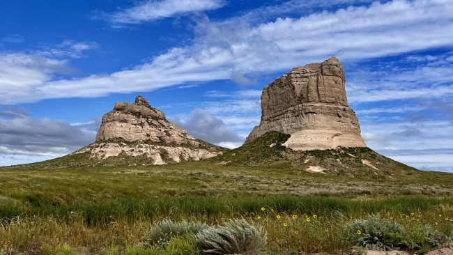 Обои картинки фото courthouse and jail rock, western sandhills, nebraska, природа, горы, courthouse, and, jail, rock, western, sandhills