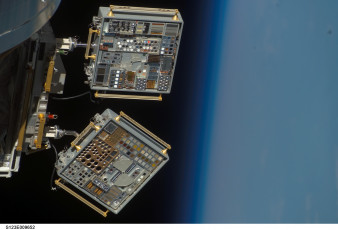 Картинка космос космические корабли станции спусник
