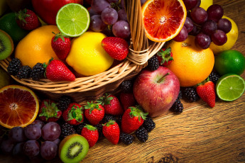 Картинка еда фрукты +ягоды яблоки ежевика киви лимон виноград клубника