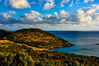 Картинка средиземное+море природа побережье облака небо трава море