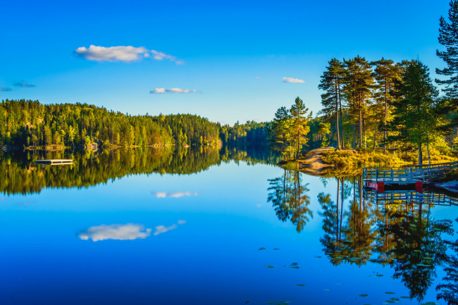 Обои картинки фото природа, реки, озера, осень, деревья, причал, озеро, небо, лес