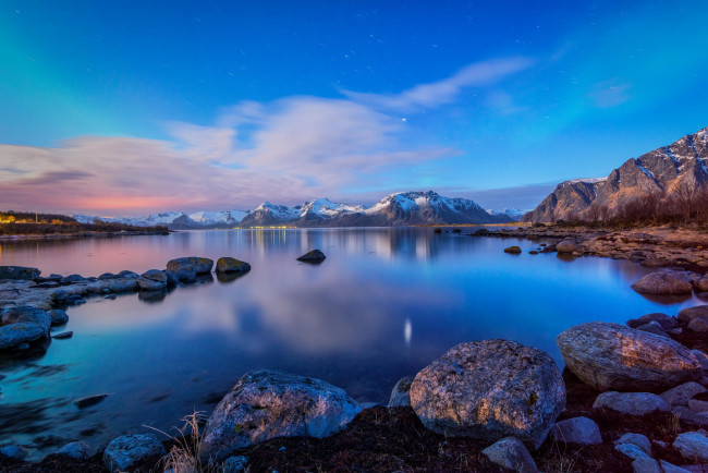 Обои картинки фото природа, реки, озера, норвегия, лофотенские, острова, камни, горы, вода, залив, пейзаж
